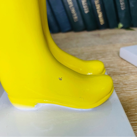 Yellow rain boot book end pair whimsical unique table decor book shelf statues - Picture 11 of 14